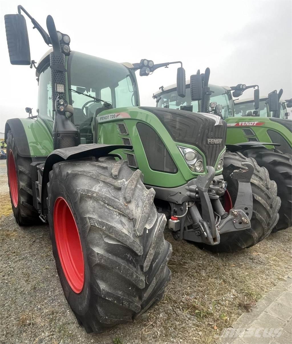 Fendt 820 Vario Tractoare