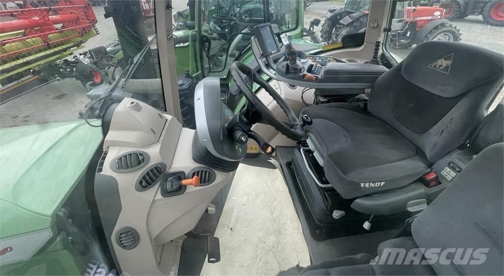 Fendt 820 Vario Tractoare