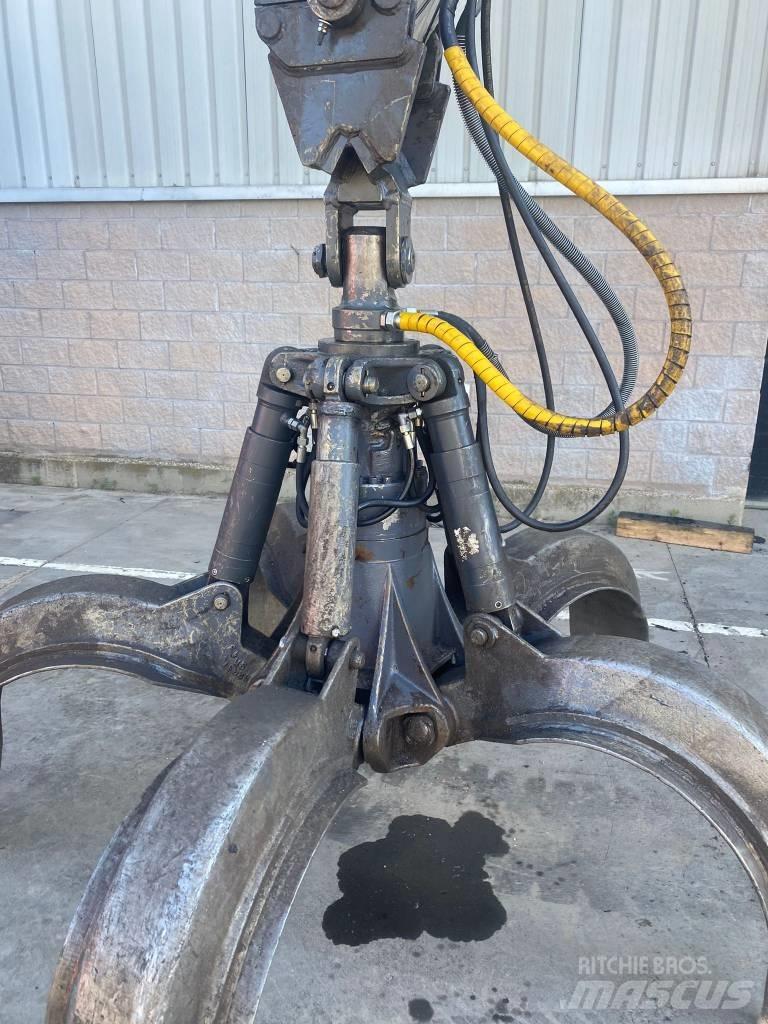 Fuchs MHL 331 Paleta de manipulare