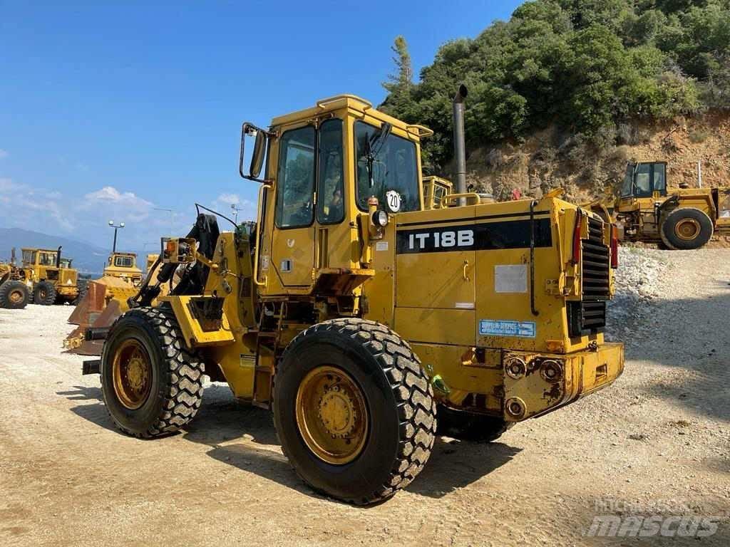 CAT IT 18 B Incarcator pe pneuri