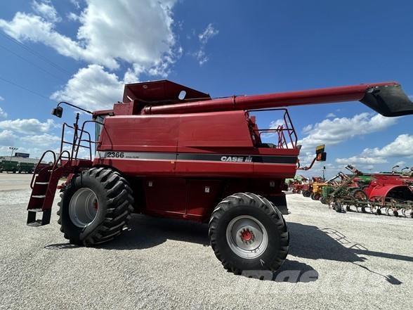 Case IH 2366 Combine de secerat