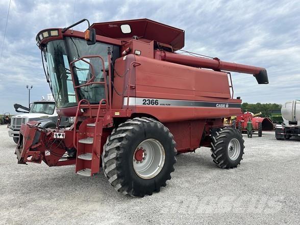Case IH 2366 Combine de secerat