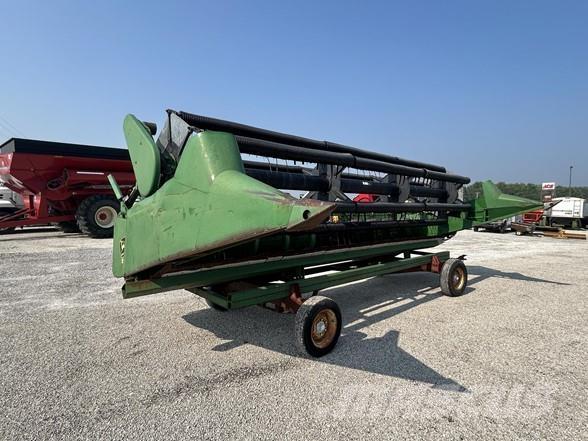 John Deere 220 Combine capete pentru culegatoare