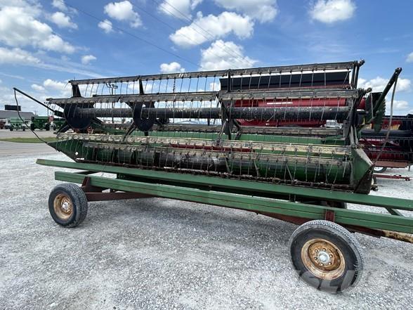 John Deere 220 Combine capete pentru culegatoare