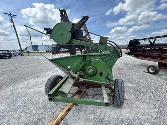 John Deere 220 Combine capete pentru culegatoare