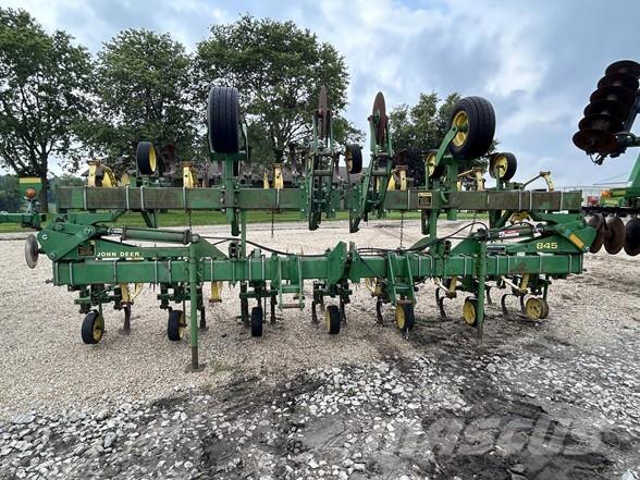 John Deere 845 Cultivatoare de recolte in randuri
