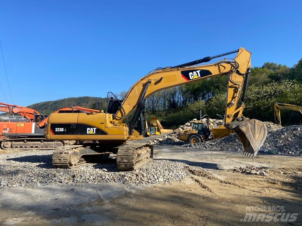 CAT 323 D Excavatoare pe șenile
