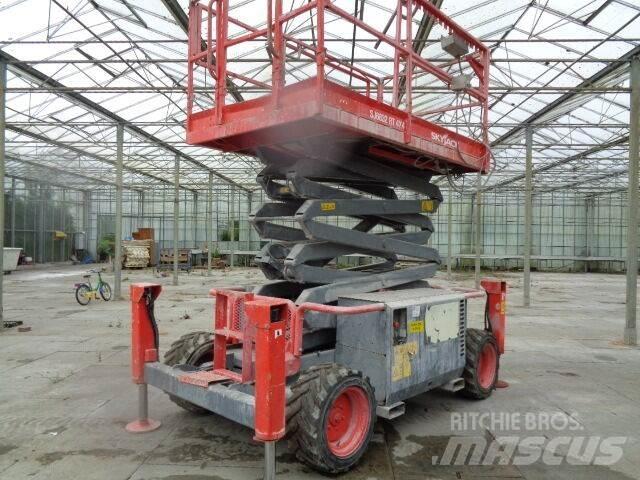 SkyJack SJ 6832 RT Platforme foarfeca