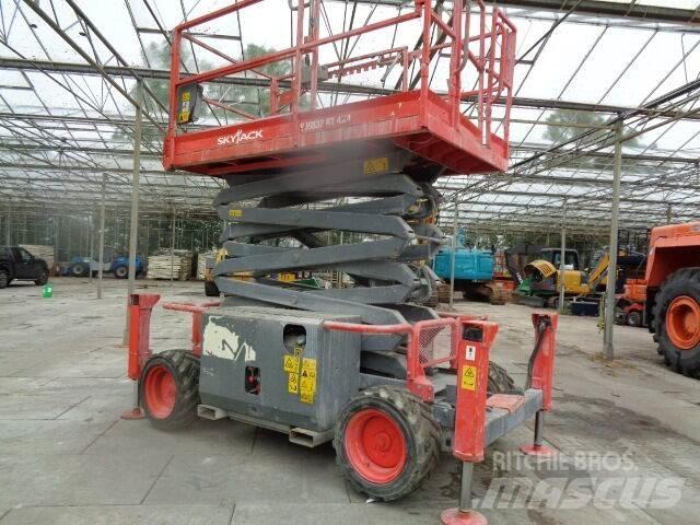 SkyJack SJ 6832 RT Platforme foarfeca