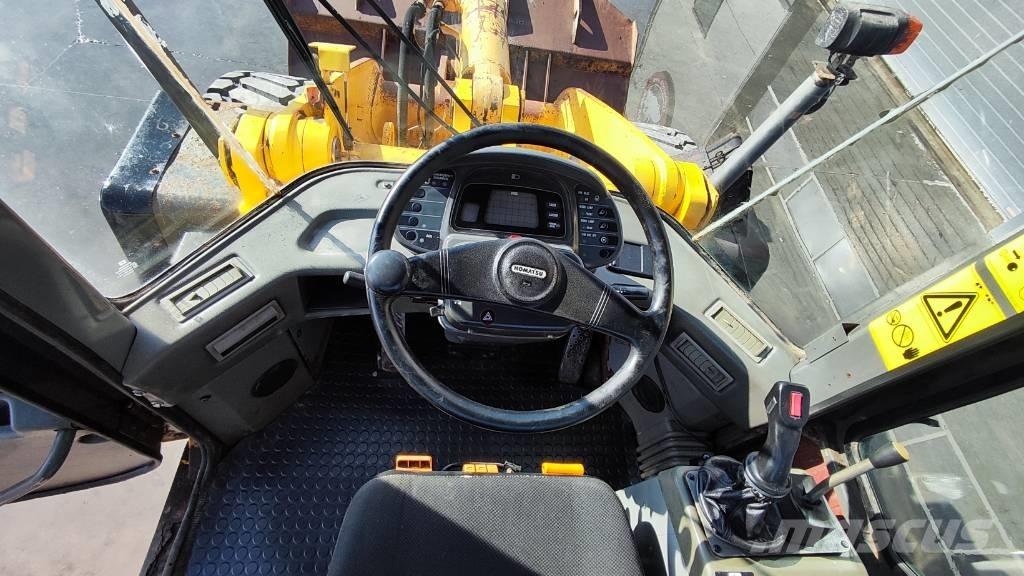 Komatsu WA 270-3 Incarcator pe pneuri