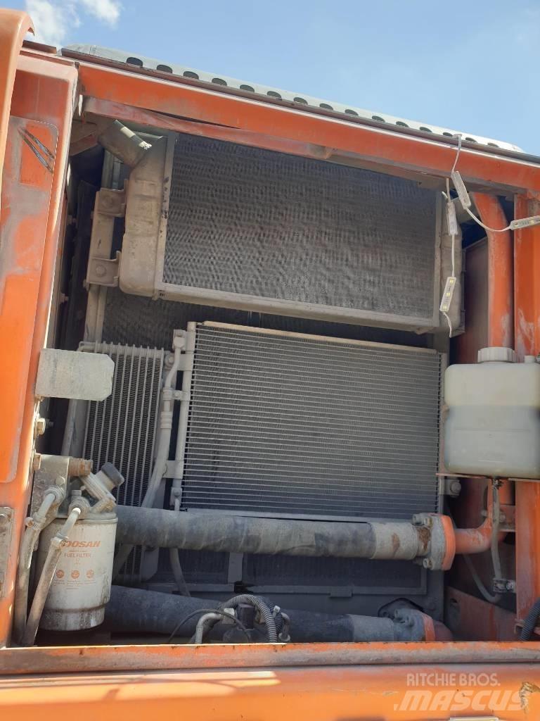 Doosan DX210WA Excavatoare cu roti