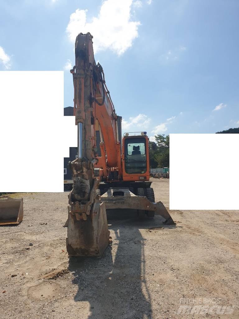 Doosan DX210WA Excavatoare cu roti