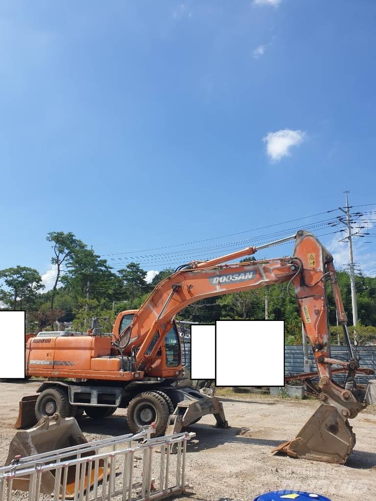 Doosan DX210WA Excavatoare cu roti