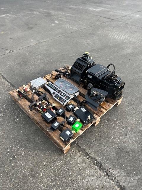 Doosan DL 400 Electronice