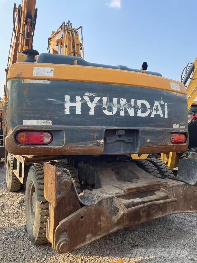Hyundai 210W-9 Excavatoare cu roti