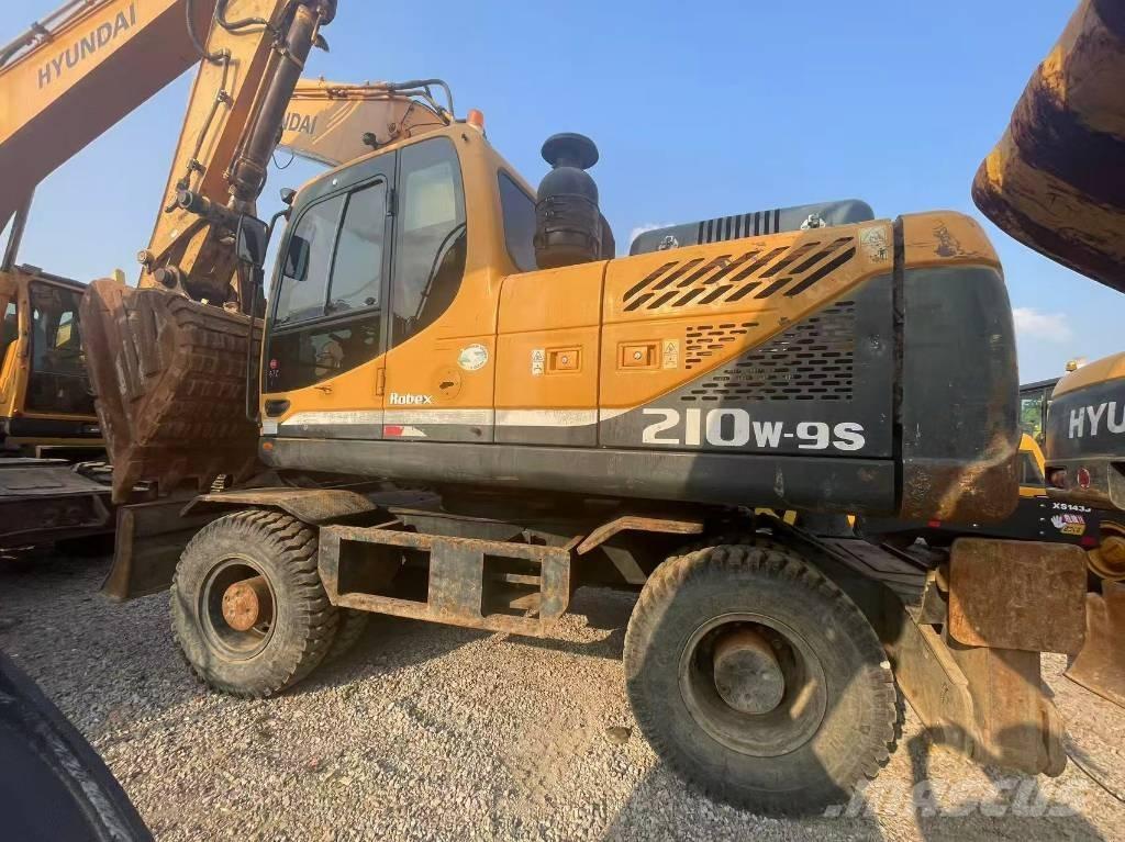 Hyundai 210W-9 Excavatoare cu roti