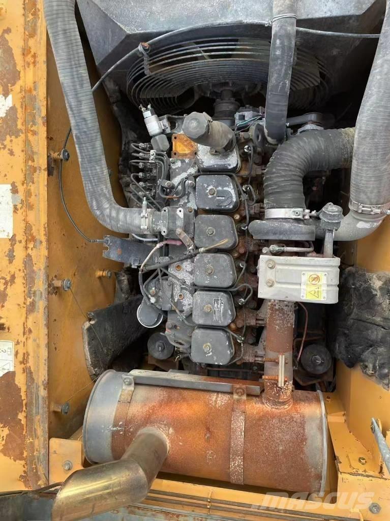 Hyundai 210W-9 Excavatoare cu roti