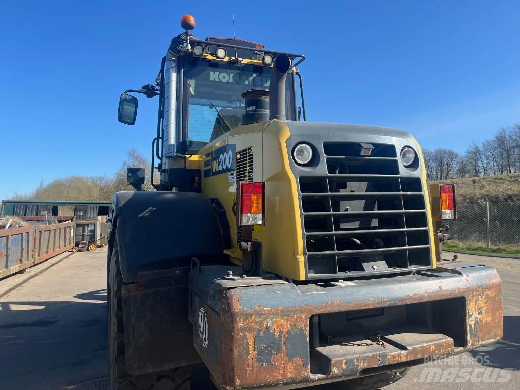 Komatsu WA 200-7 Excavatoare pe șenile

