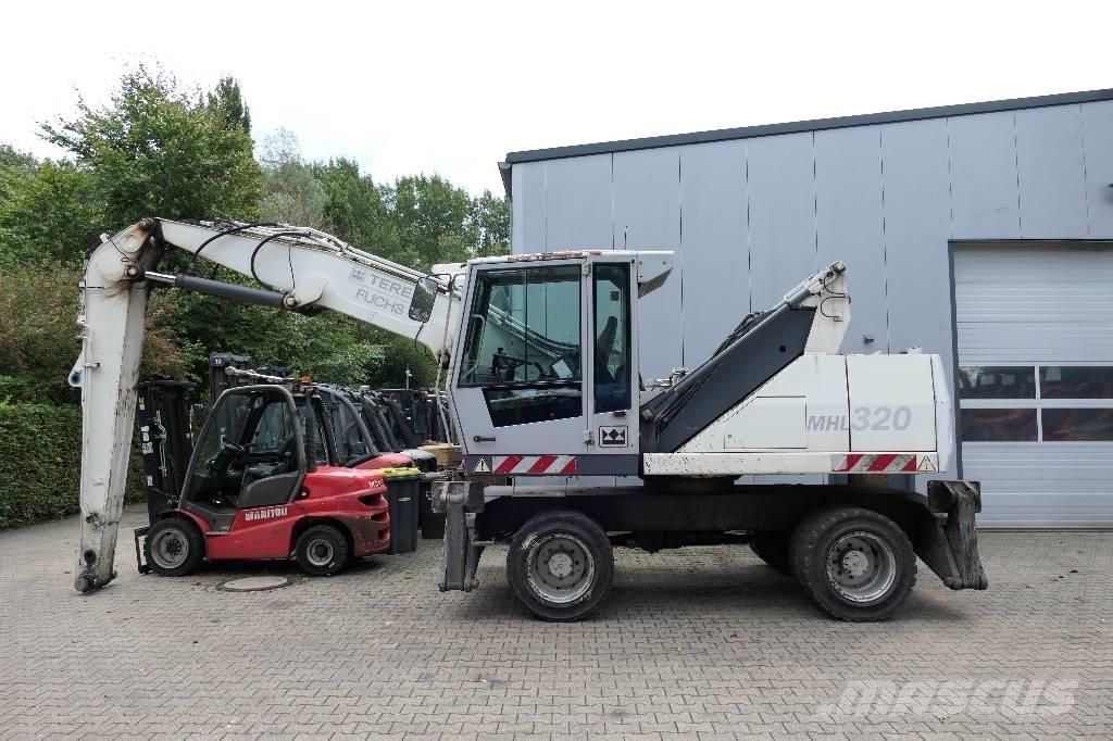 Fuchs MHL 320 Paleta de manipulare