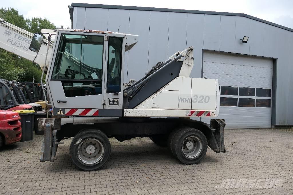 Fuchs MHL 320 Paleta de manipulare
