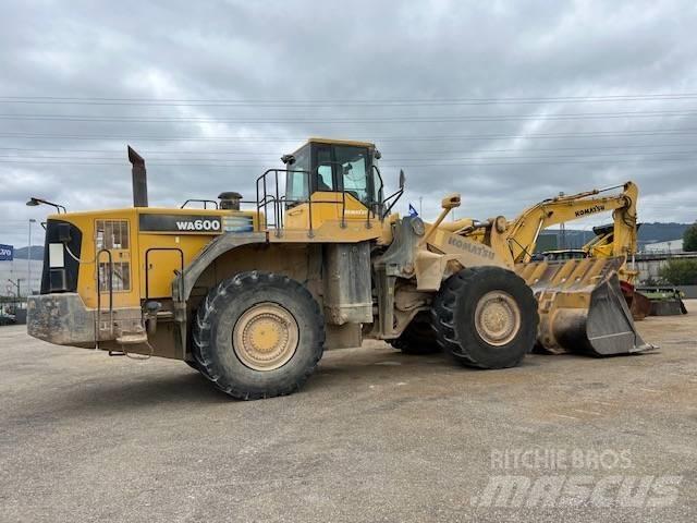 Komatsu WA 600-6 Incarcator pe pneuri