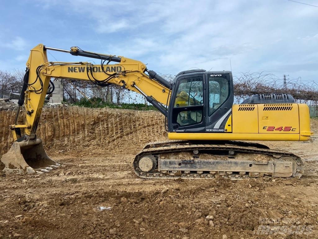 New Holland E245 Excavatoare pe șenile
