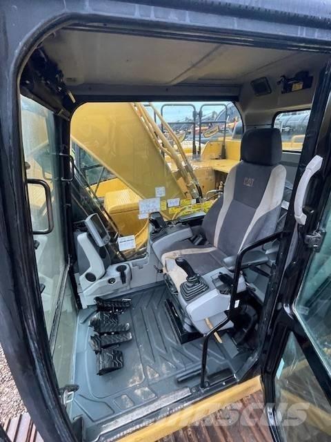CAT 330FL Excavatoare pe șenile
