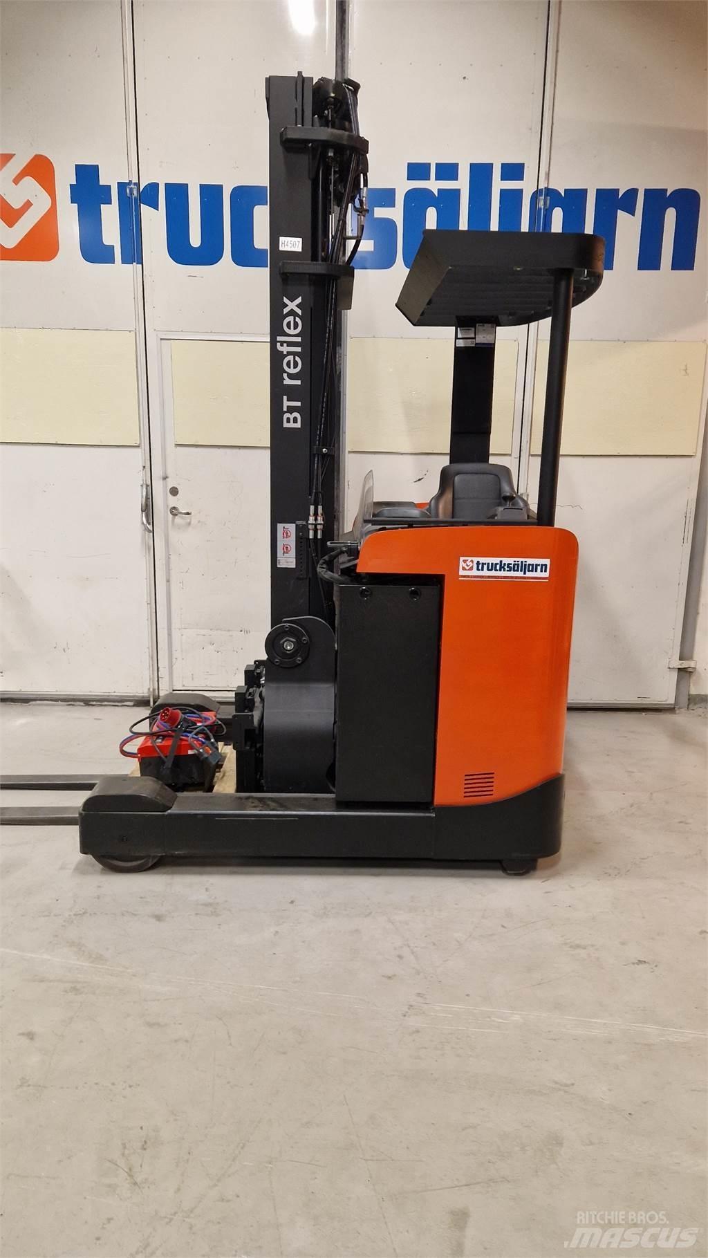 BT RRE160B Stivuitor cu catarg retractabil