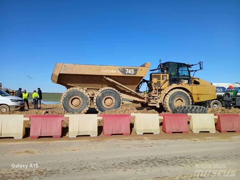CAT 745 Transportoare articulate