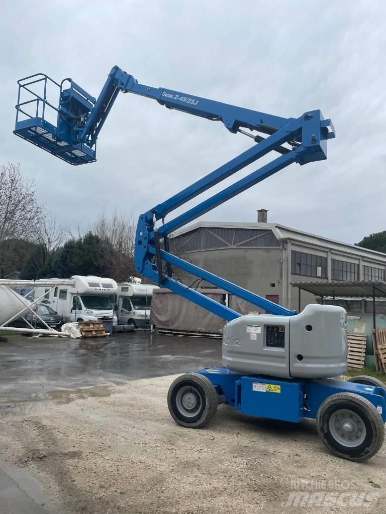 Genie Z 45/25 DC Nacele cu brat articulat
