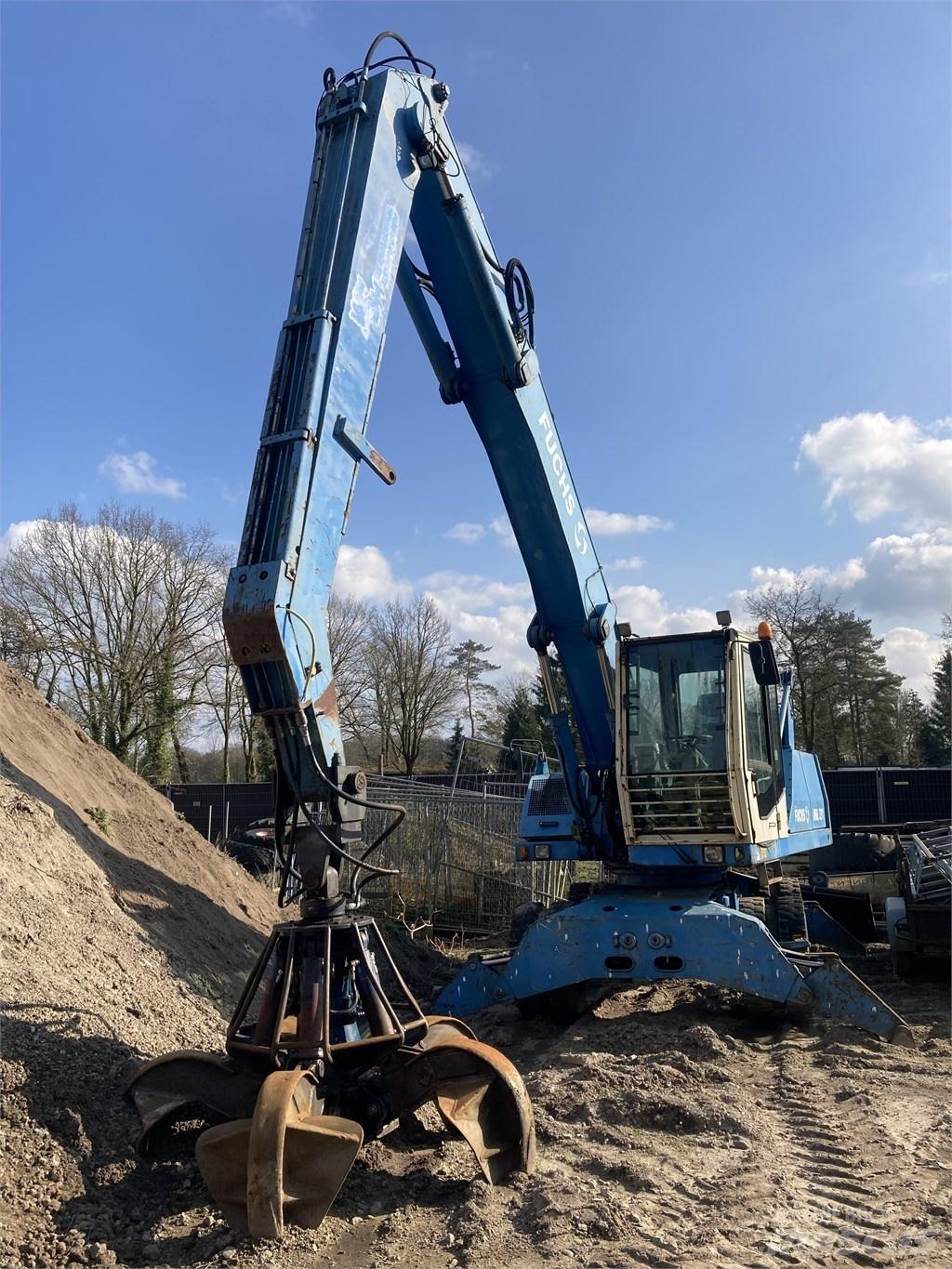 Fuchs MHL 331 Paleta de manipulare