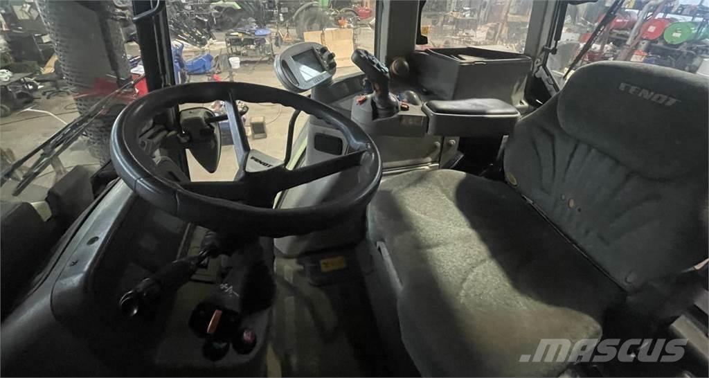 Fendt 820 Vario Tractoare
