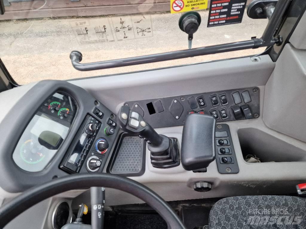 CASE 221 F Incarcator pe pneuri