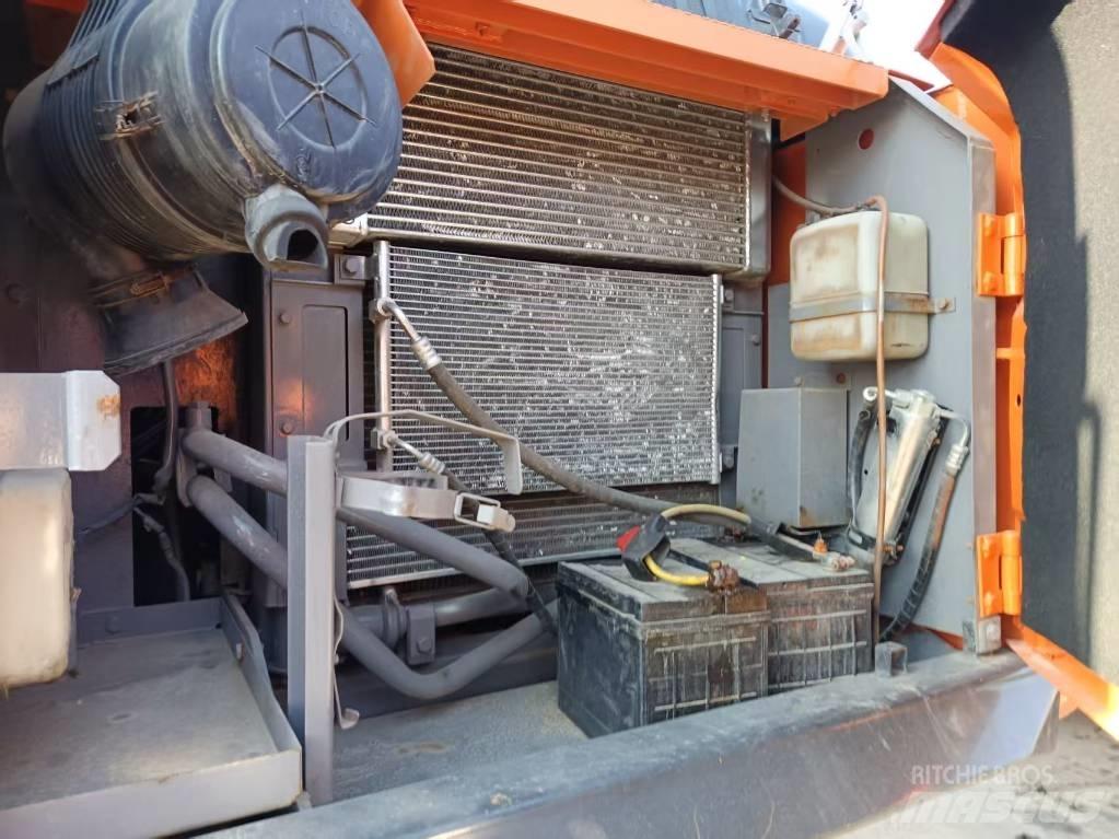 Hitachi ZX160 Excavatoare pe șenile
