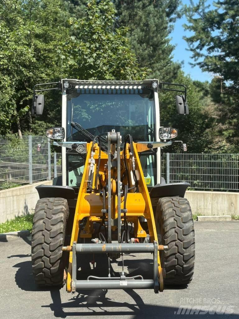 Liebherr L 506 Incarcator pe pneuri