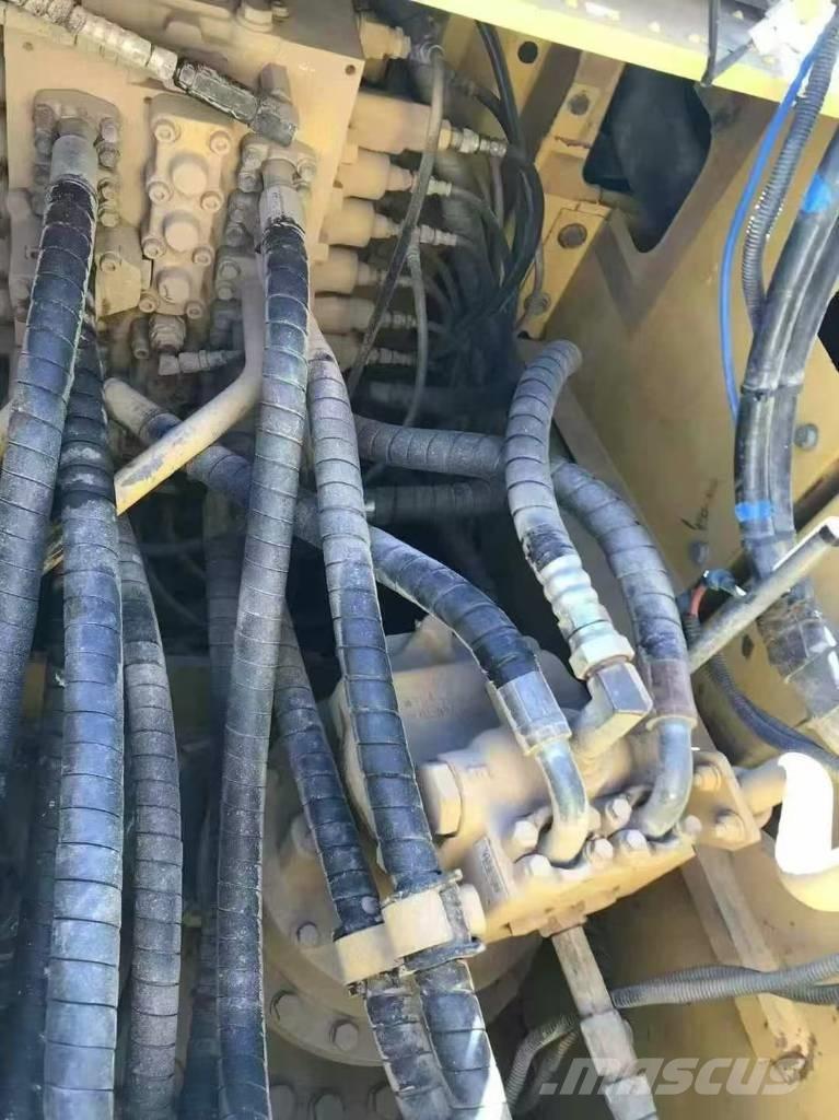 Komatsu PC 210 Excavatoare pe șenile
