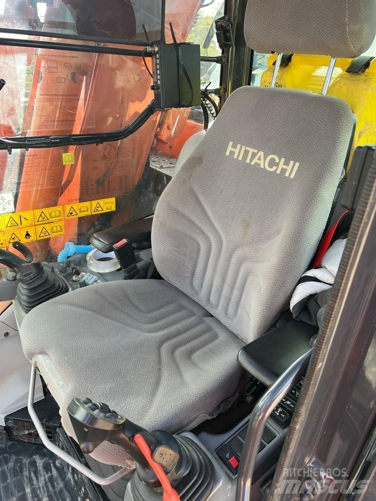 Hitachi ZX 135 US-6 Excavatoare pe șenile
