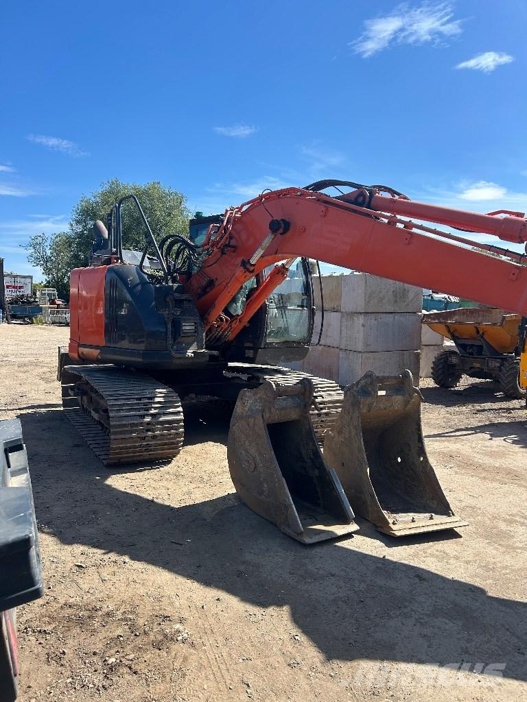 Hitachi ZX 135 US-6 Excavatoare pe șenile
