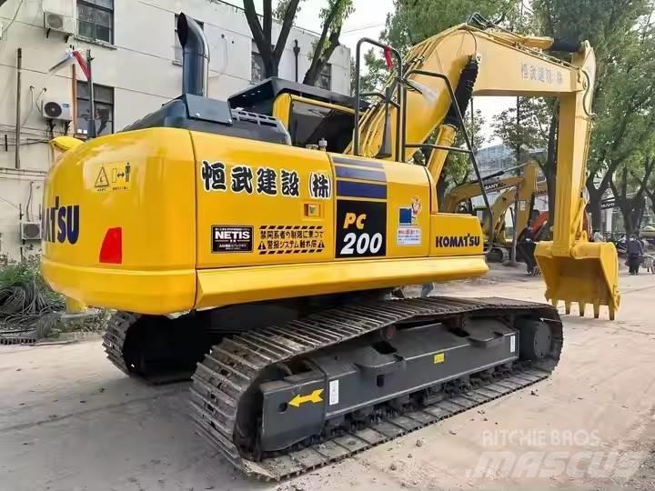 Komatsu PC200 Excavatoare pe șenile
