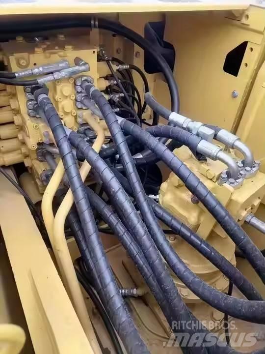 Komatsu PC200 Excavatoare pe șenile
