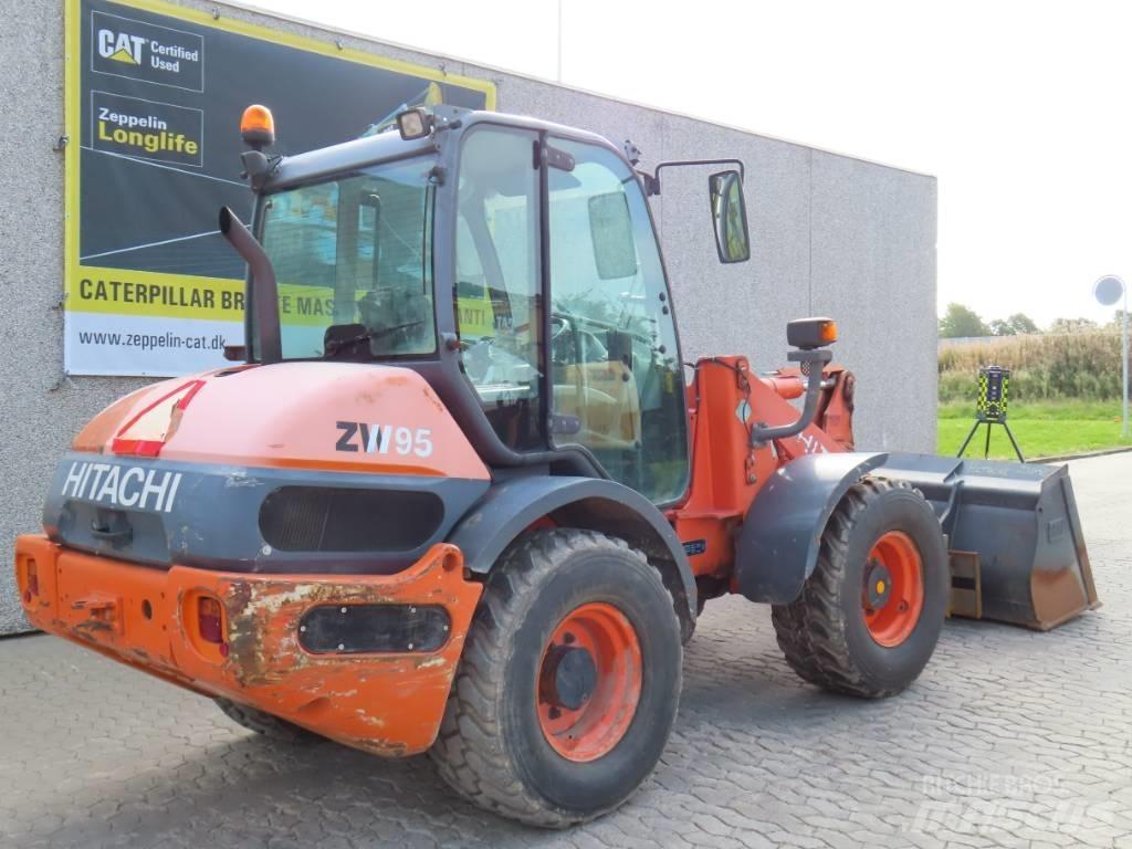 Hitachi ZX 95 Incarcator pe pneuri