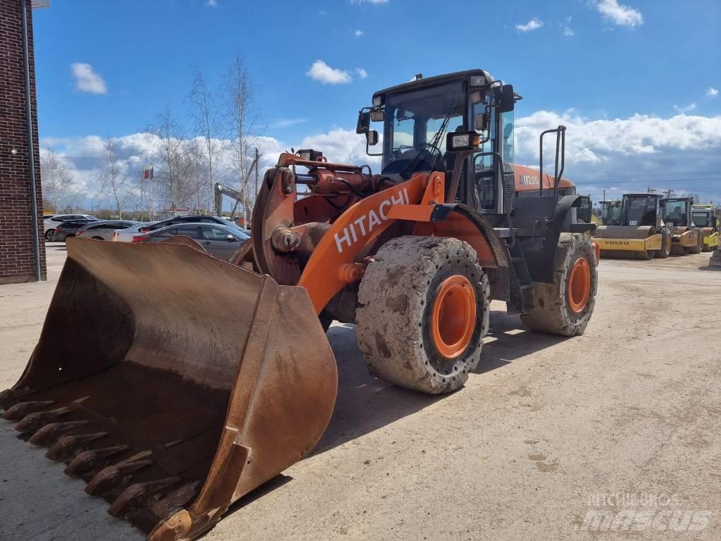 Hitachi ZW 220 Incarcator pe pneuri