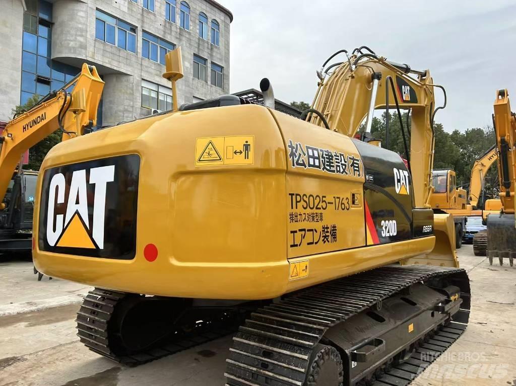 CAT 320 Excavatoare pe șenile
