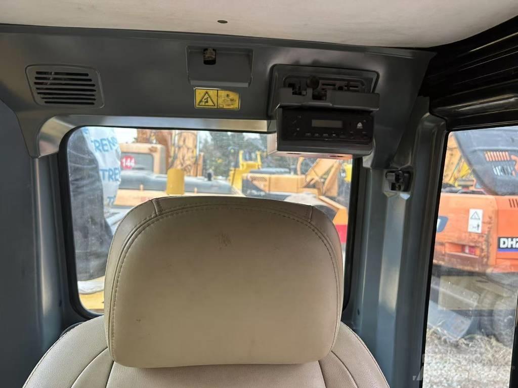 CAT 320 Excavatoare pe șenile
