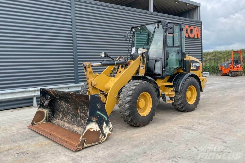 CAT 908M Incarcator pe pneuri