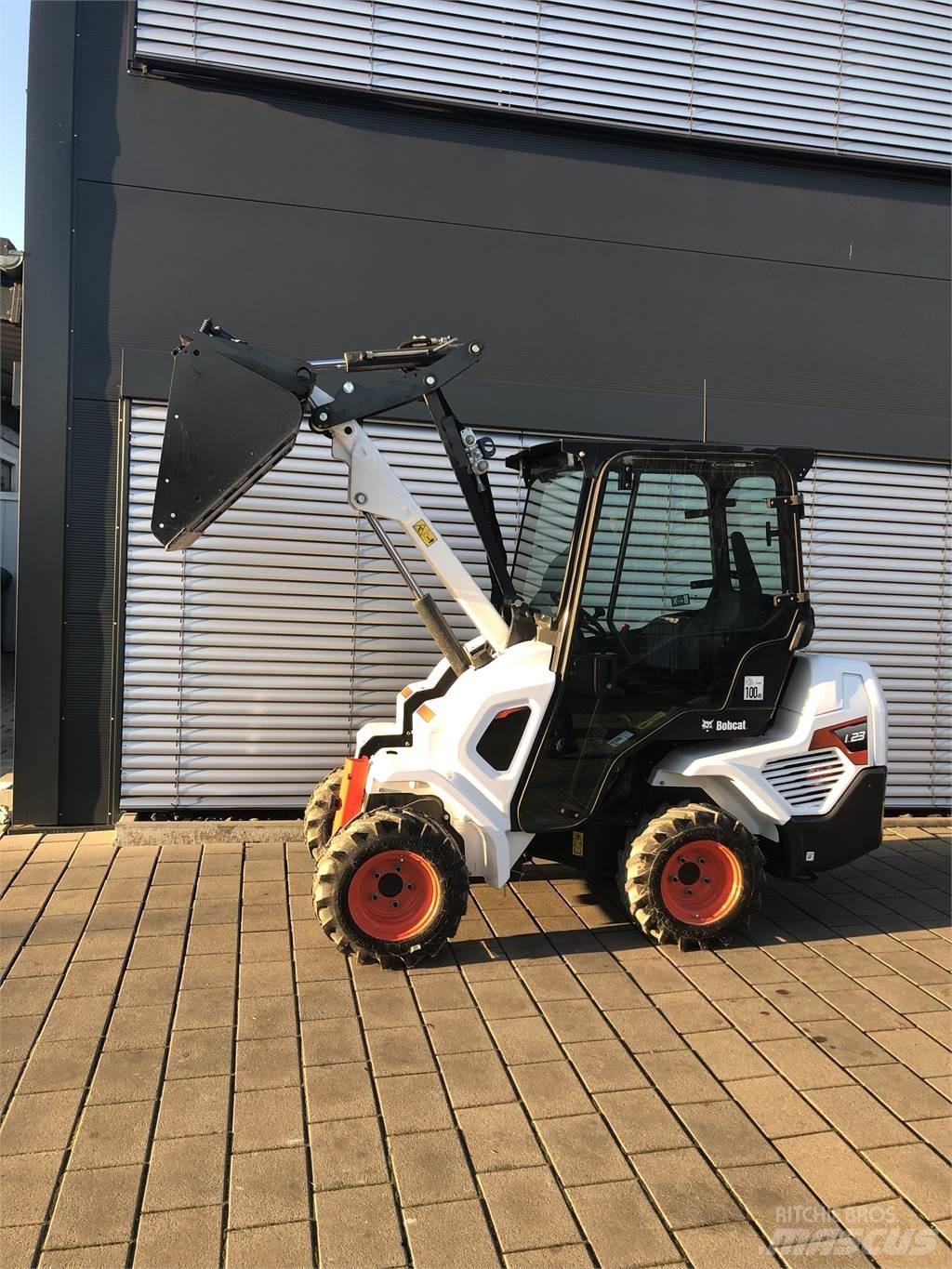  L23 Buldoexcavatoare