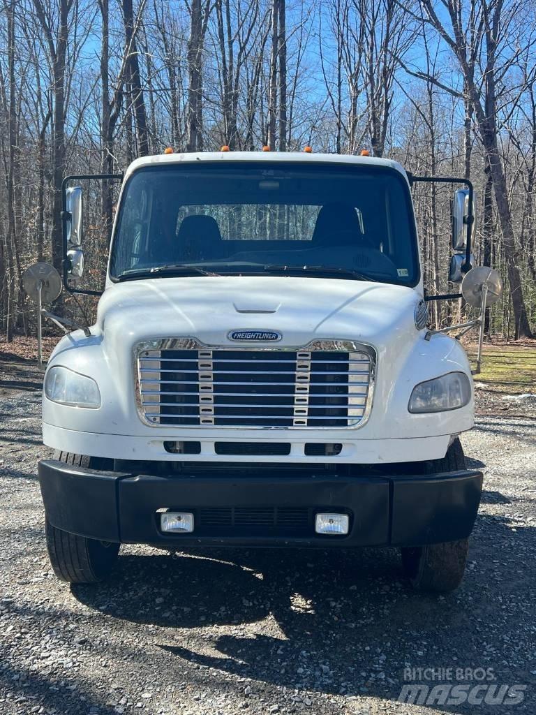 Freightliner M2106 Autotractoare