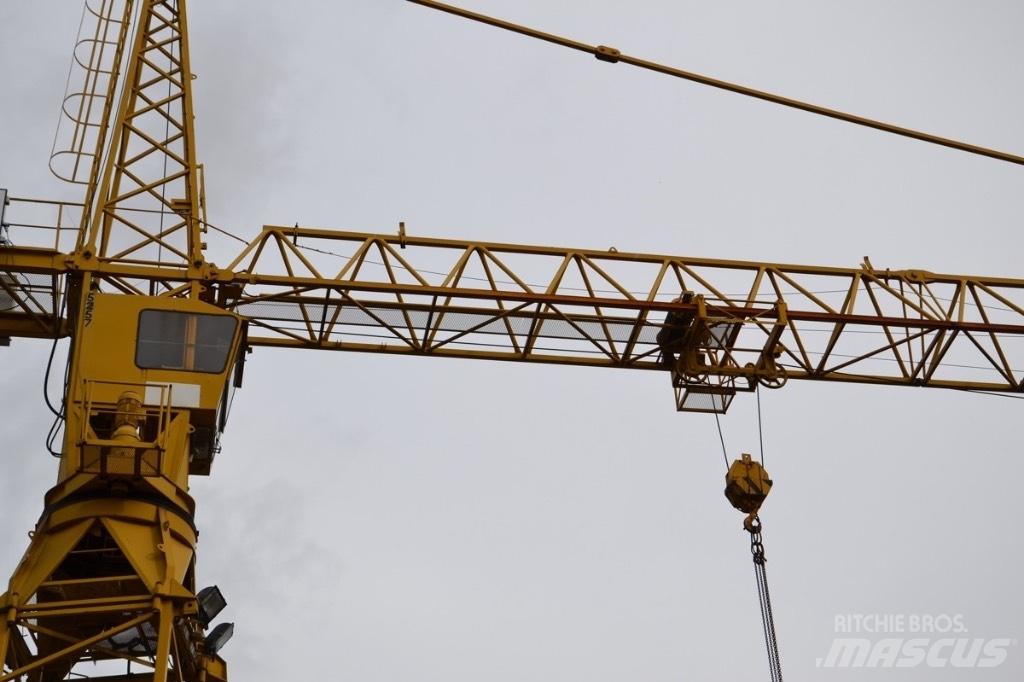 Liebherr 220 HC Macarale turn