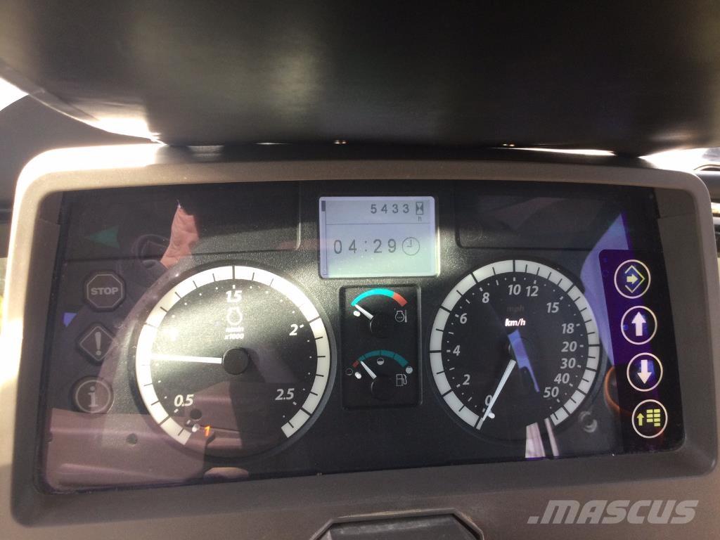 John Deere 6125M Tractoare