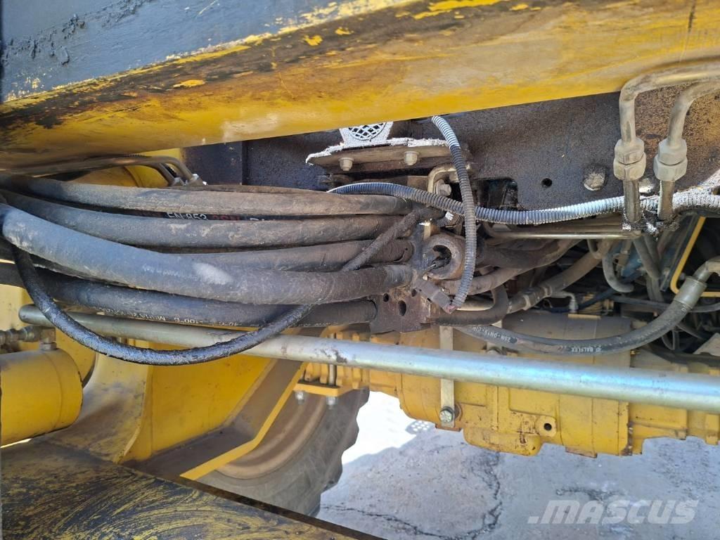 Komatsu WB 91 R Buldoexcavatoare